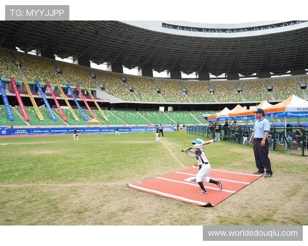 斗球在青少年体育中的推广与普及策略探讨斗球比赛中的团队合作与个人技巧提升方法斗球运动对身体素质的全面锻炼作用分析